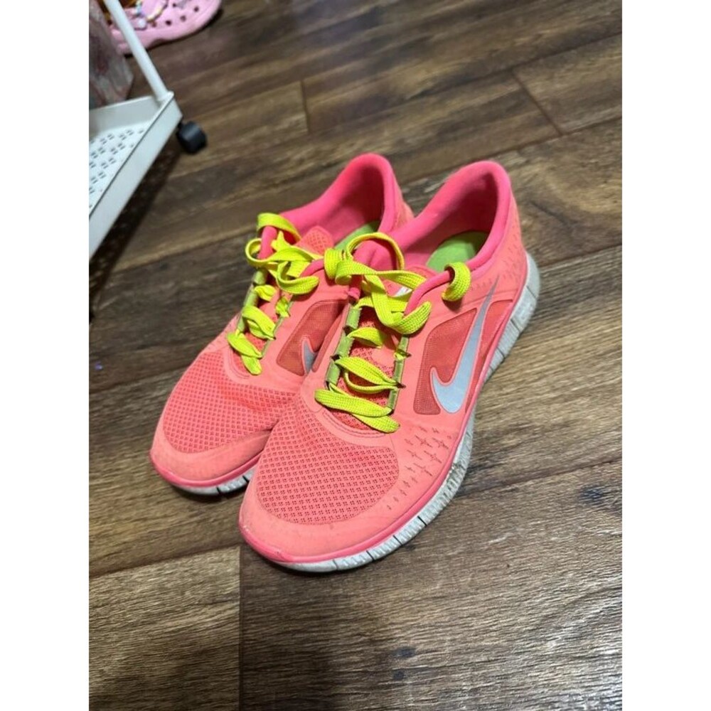Neon Nike - Picture 3 of 7